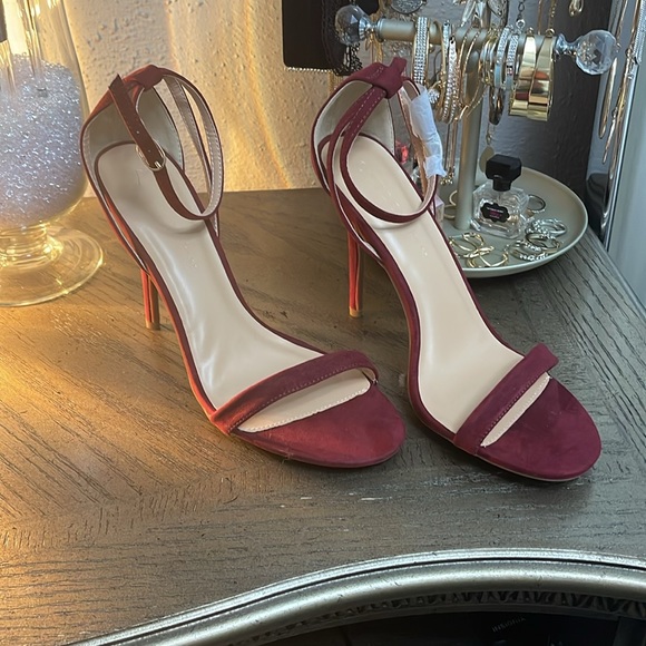 High heel shoes - Picture 3 of 3